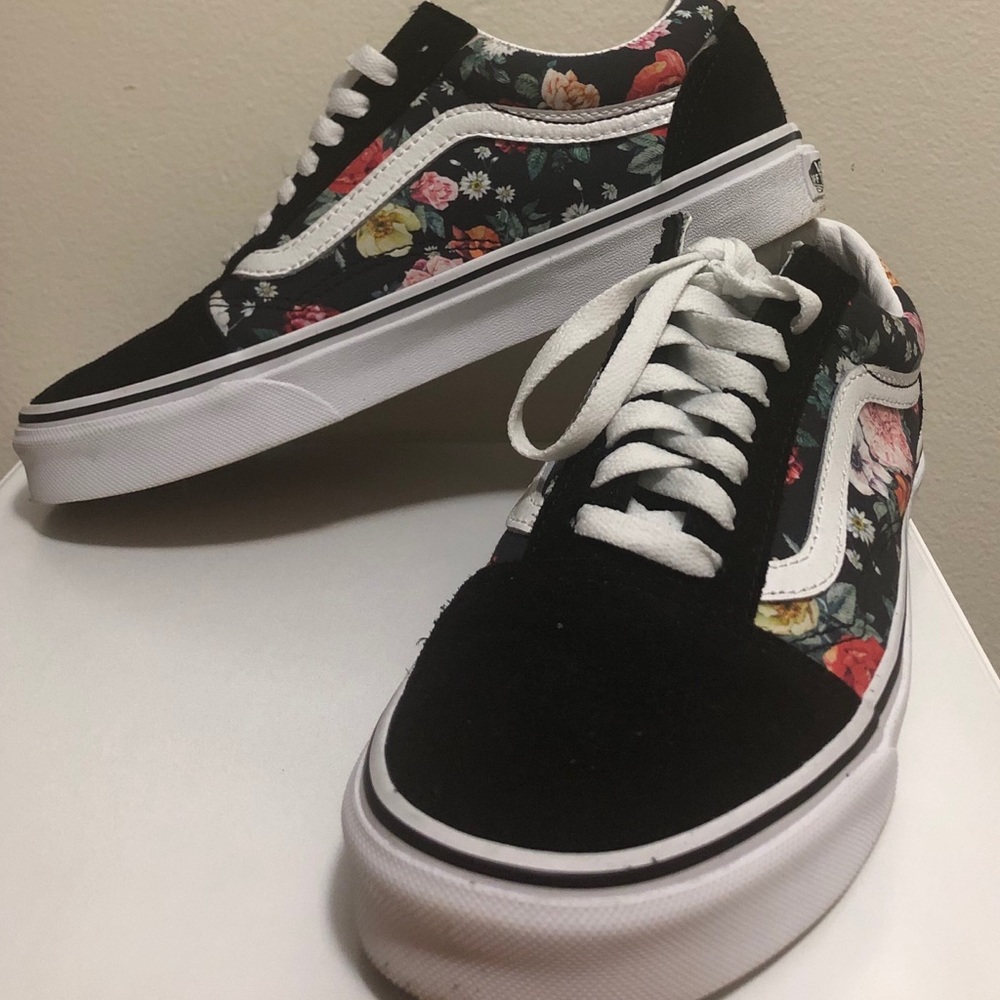 Black floral Vans